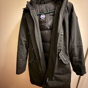Canada Goose Women's Black Puffer Coat